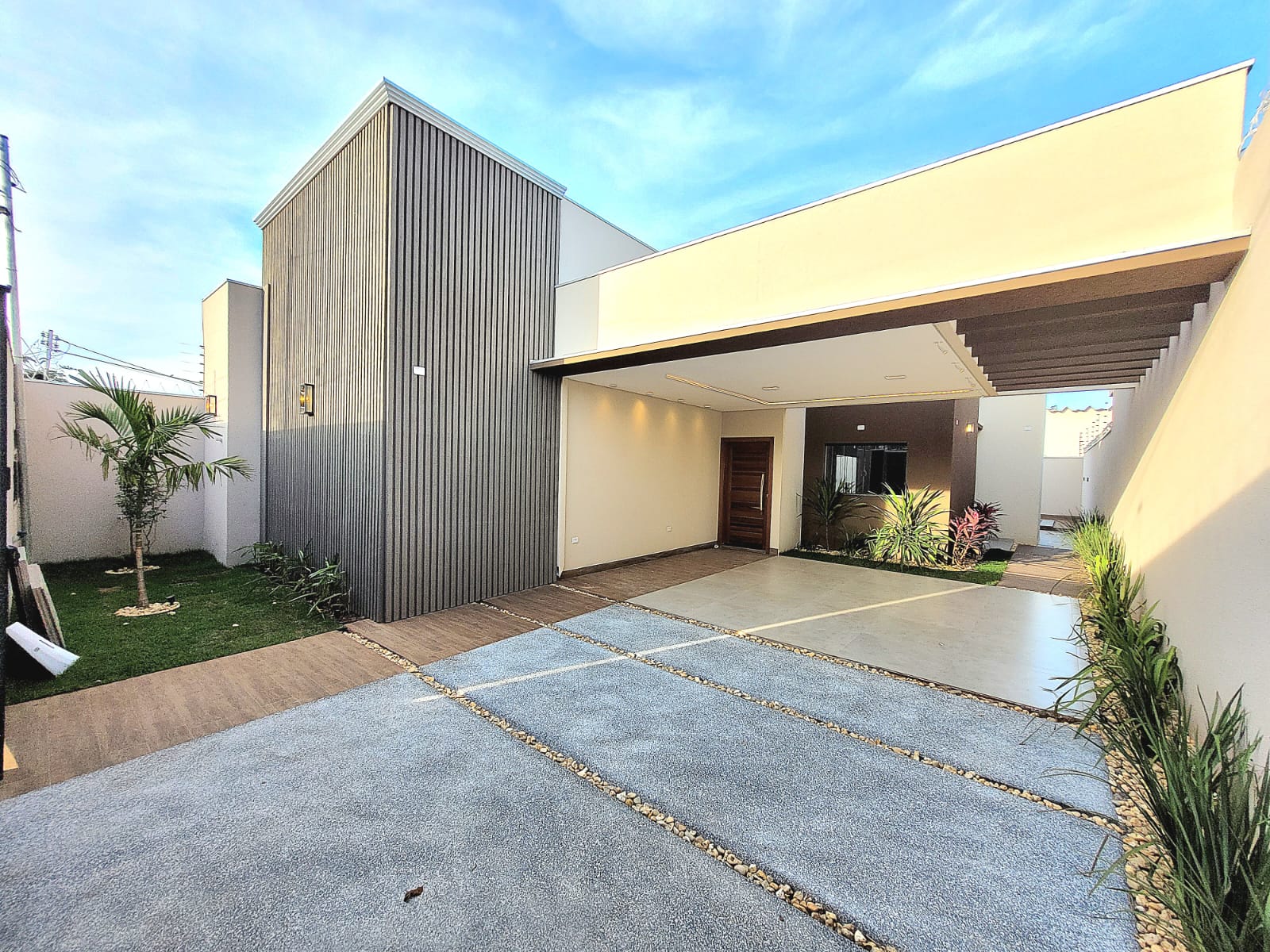 Linda casa térrea nova com 3 suítes no Jardim São Lourenço/Tiradentes