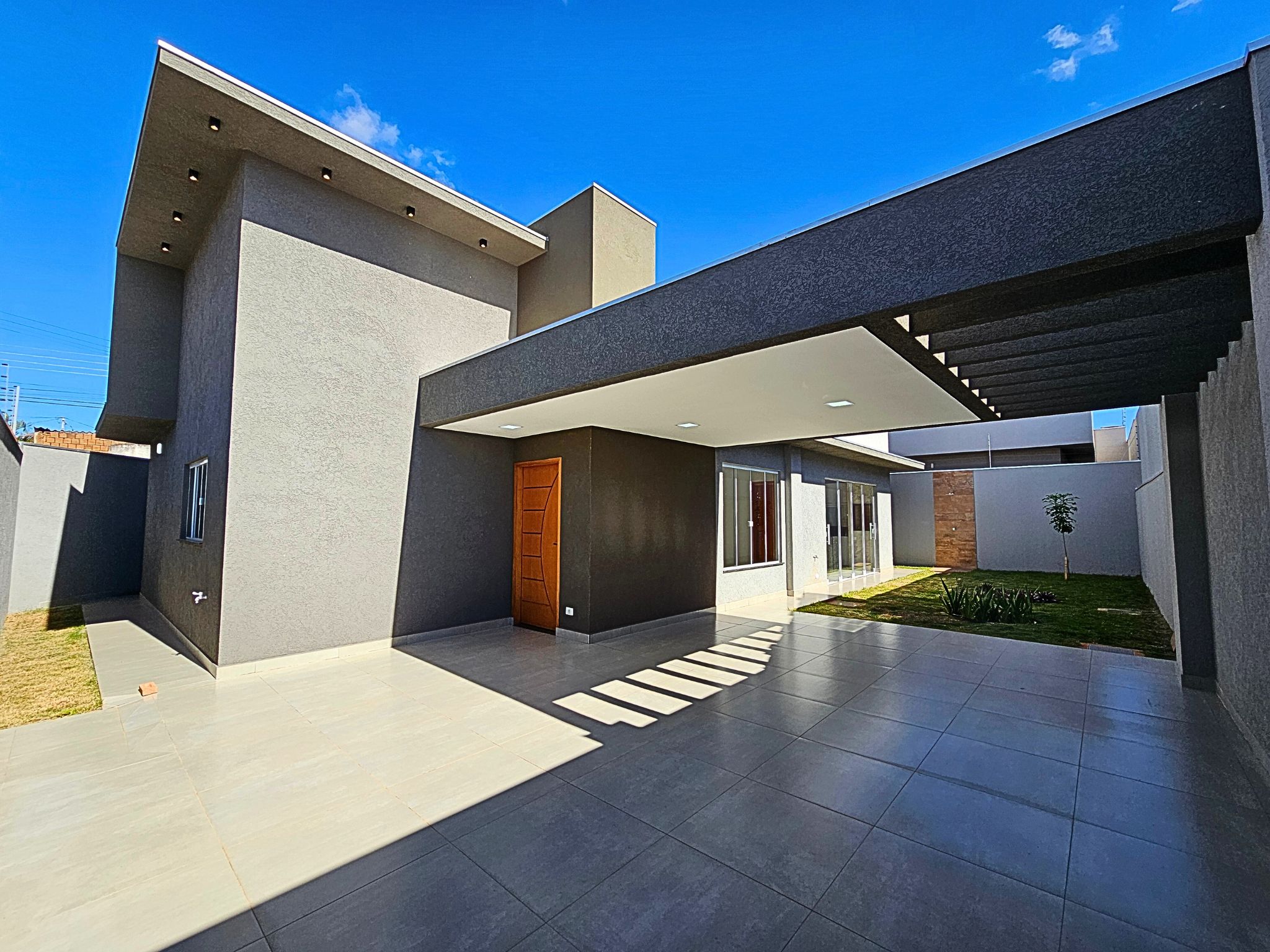 Linda Casa Térrea com planejados no Novos Estados