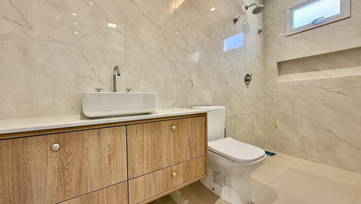 1e7e4bb0-b758-4e67-ae4b-7f6ed5d065fc