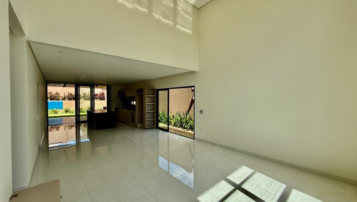 1ff15285-bfc4-4ad0-bd97-96c8787426ff